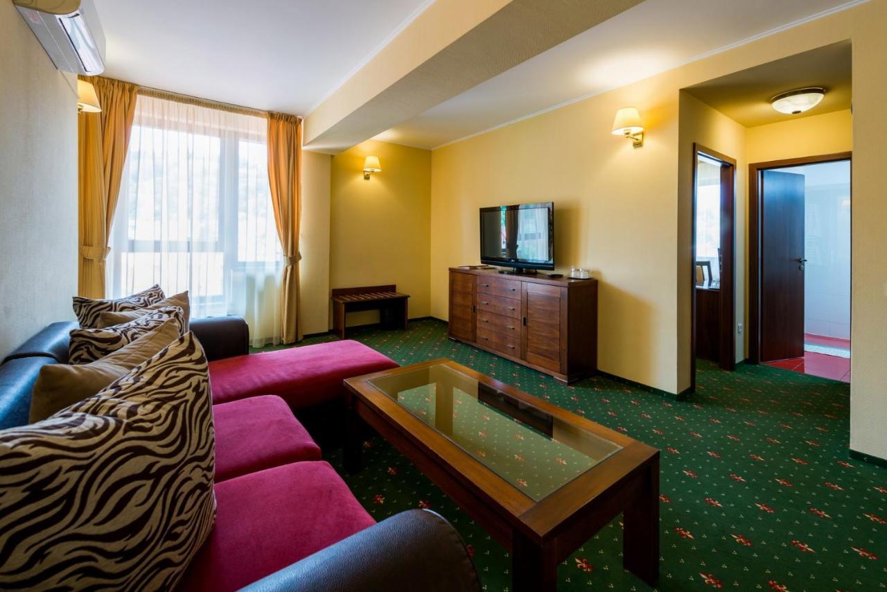 Hotel Coroana Brasovului 3*